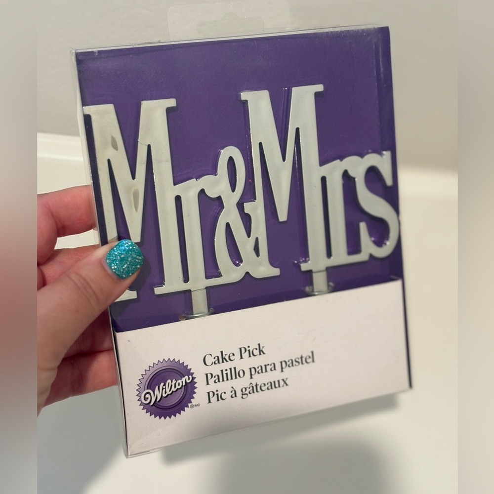 Mr and Mrs wedding cake pick